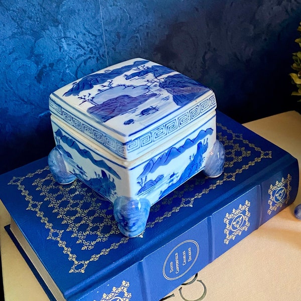 Moyses Stevens of London Vintage Porcelain Blue & White Four Footed Chinoiserie Trinket Jewelry Box