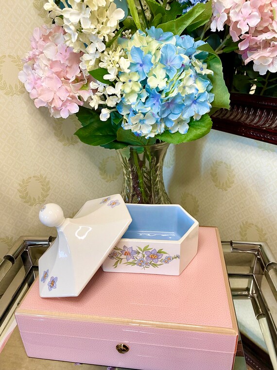 White Vintage Floral Hexagonal Trinket Box with B… - image 5