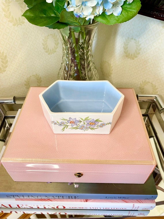 White Vintage Floral Hexagonal Trinket Box with B… - image 6