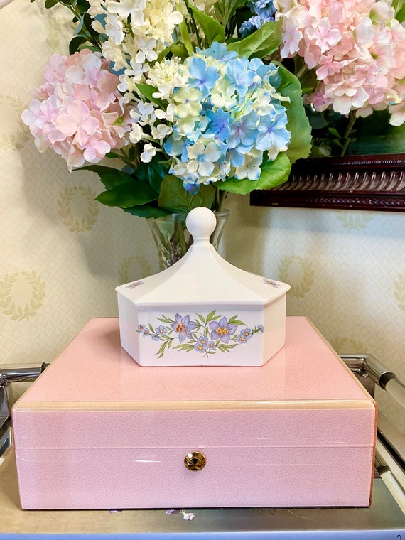 White Vintage Floral Hexagonal Trinket Box with B… - image 1