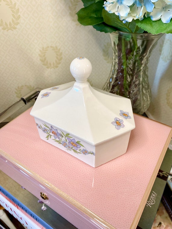 White Vintage Floral Hexagonal Trinket Box with B… - image 3