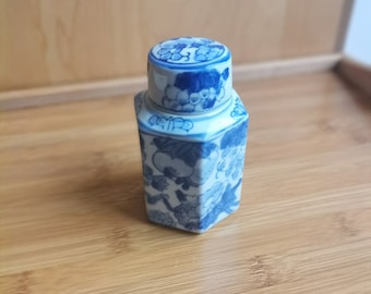 Chinese tea caddy.