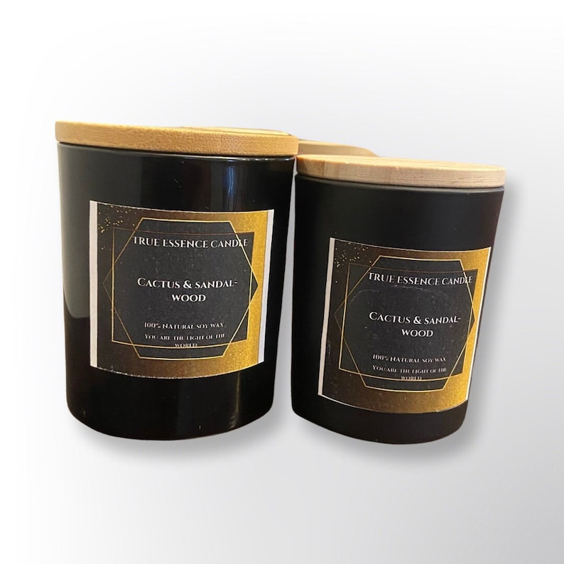 Candela profumata al cactus e legno di sandalo: un aroma fresco e verde di cactus con le note calde e legnose del legno di sandalo, candela True essence. immagine 1