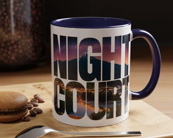 Night Court-mugg | ACOTAR-inspirerad konst, boklig present till kaffe-teälskare, fantasyscenkopp, En gård av törnen och rosor merchandise