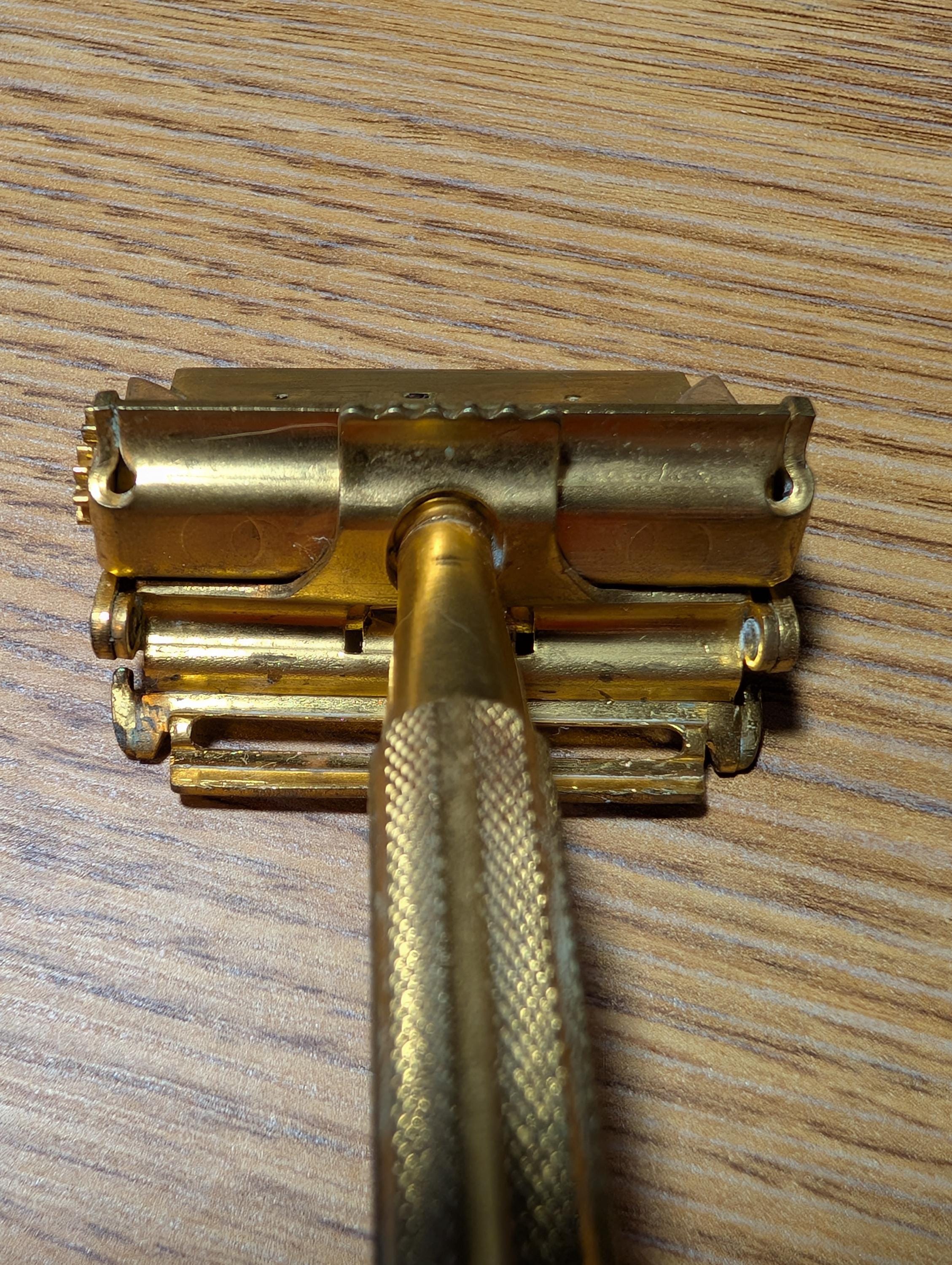 Vintage Vault Razor Vintage Gold Valet SE Safety Razor Set in Case With Bar Guard VC-4 1940 ...
