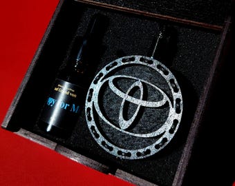 TOYOTA Auto Lufterfrischer Wiederverwendbar / Autoduft Rückspiegel / Auto Duftanhänger mit Logo / Autoliebhaber Geschenkidee
