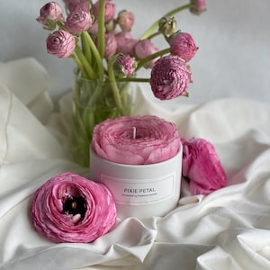 Handmade flower candle &quot;Buttercup&quot;, Beeswax candle, Soy wax candle, Gift for mom, Romantic candle gift,Birthday gift, Home decor, Ranunculus