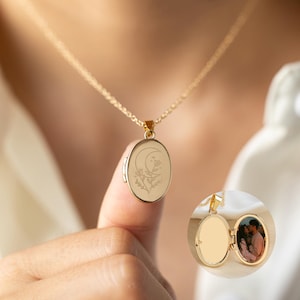 Personalized Oval Photo Locket Necklace, Vintage Locket Necklace, Moon Engraved Necklace, Memorial Jewelry, Wedding Gift, Gift for Her