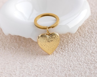 Personalized Memory Pendant with Photo, Photo Locket Keychain, Heart Keychain, Dainty Keychain, Memory Jewelry, Christmas Gift, Gift for Her