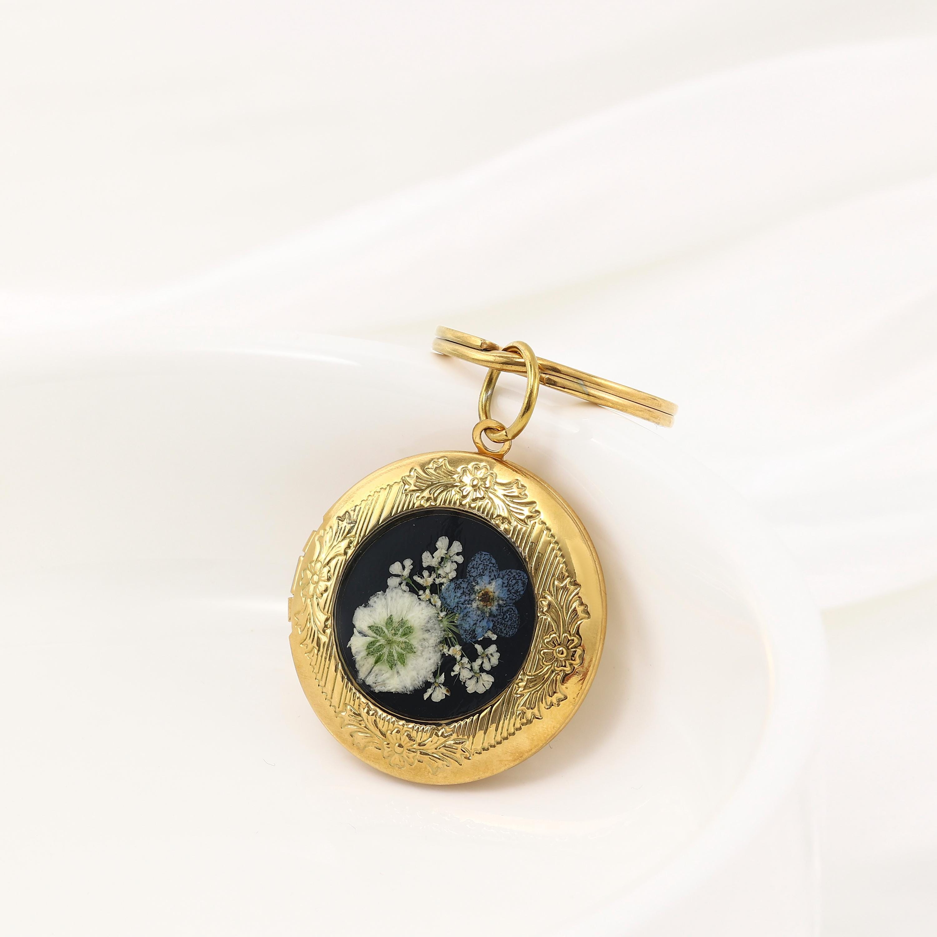 Pressed Powder On Key Chain Pressed Flower Photo Keychain, Forget Me Not & Baby’s Breath Resin ...