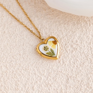 Pressed Flower Necklace, Custom Photo Locket Necklace, Heart Locket Necklace, Personalized Gift, Christmas Gift, Gift for Her