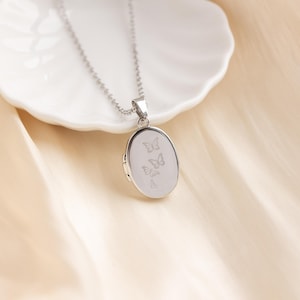 Vintage Oval Photo Necklace, Vintage Locket Necklace, Butterfly Necklace, Memorial Jewelry, Christmas Gift, Wedding Gift, Gift for Her
