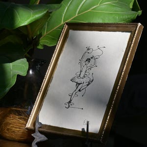 Disegno di ballerina su carta fatta a mano, illustrazione di moda vintage originale, dita dei piedi di ballerina