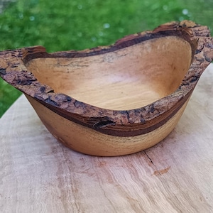 Geflügelte Eiche Holzschale / Pflanzentopf mit Live-Rand Handgedrechselt