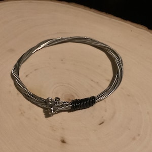 Pulseira estilo bracelete de corda de violão autêntico