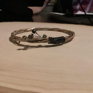 Pulseira estilo bracelete de corda de violão autêntico