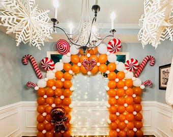 Casa di pan di zenzero con palloncini