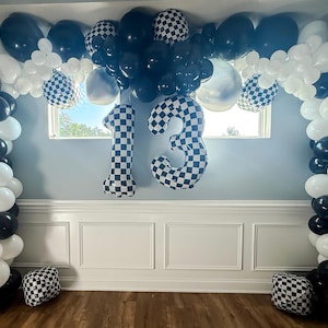 Black and white balloons party garland