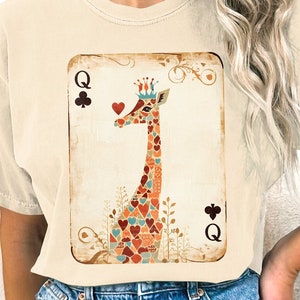 Maglietta grafica con carta da gioco Giraffe Queen - Maglietta con design unico di animali, abbigliamento divertente con animali selvatici, abbigliamento artistico con tema di gioco da tavolo