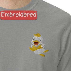 Linda camiseta bordada de patito, camiseta unisex Comfort Colors, divertido pájaro de dibujos animados estilo anime, ropa casual, regalo para los amantes de las aves