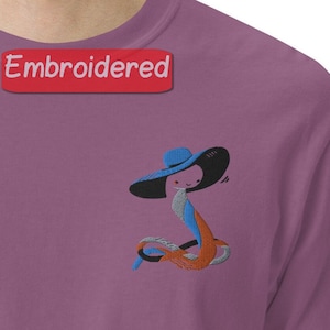 Eigenzinnige slang met hoed geborduurd shirt, abstracte kunst tee, leuke vrijetijdskleding, unieke mode-top, cadeau voor haar