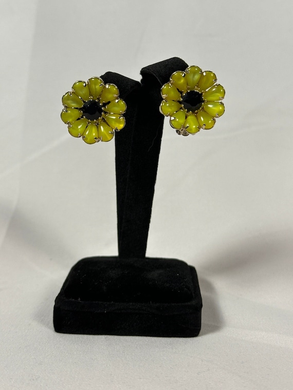 Signed Vinage Weiss Daisy Earrings - image 1