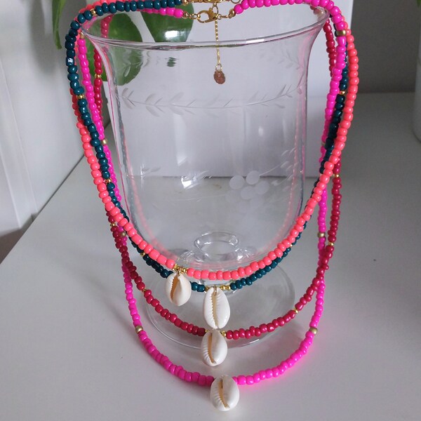 collier perles de rocaille pendentif coquillage