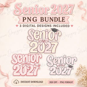 Może przedstawiać: Cyfrowy pakiet zawierający trzy wzory Senior 2027 w odcieniach różu i bieli. Każda grafika przedstawia napis Senior 2027 z kokardą i czapką absolwenta. Zestaw zawiera baner z napisem PNG BUNDLE oraz 3 DIGITAL DESIGNS INCLUDED.