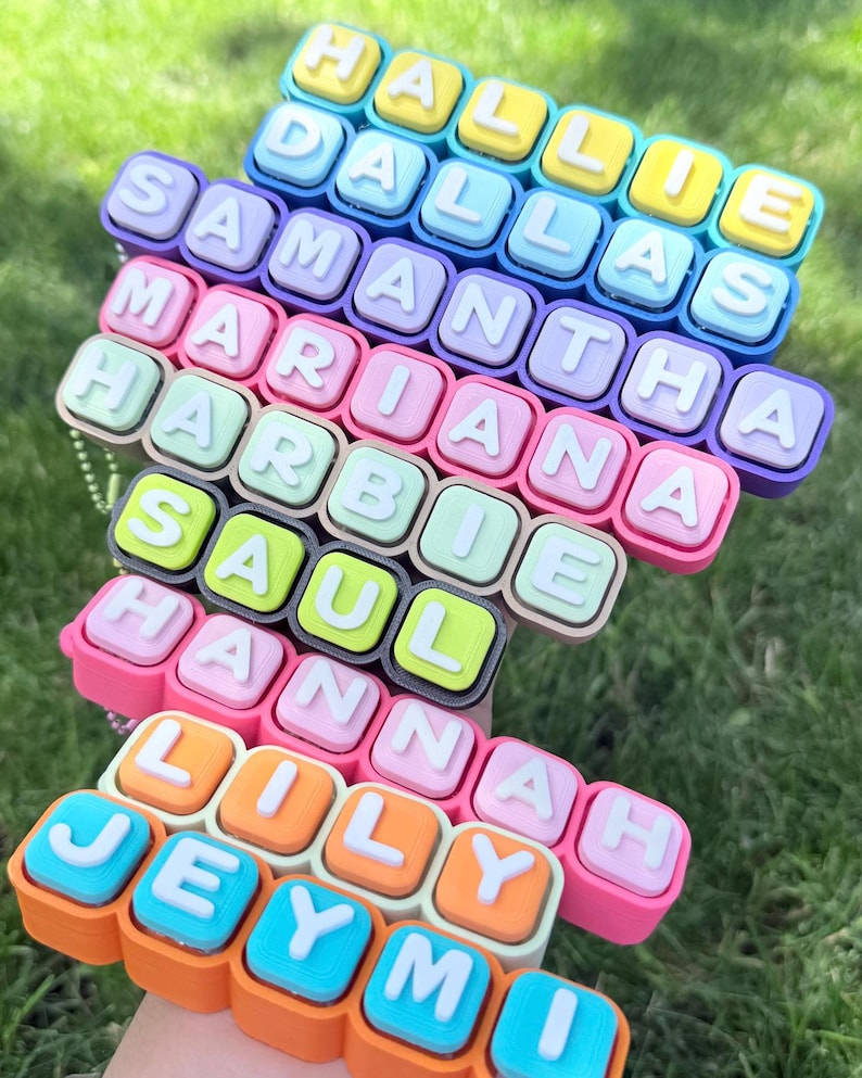 Personalized Name Clicker Keychain | Custom 3D Printed Name Tag | Backpack Charm | Personalized Gift | Custom Name Keychain afbeelding 3