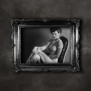 Cartaz/tela de senhora de tatuagem, pôster de fotografias vintage, impressão de fotos estranhas e incomuns, impressão de pôster de arte, presentes para amantes de tatuagem, presente de Halloween