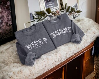 Aangepaste Wifey Hubby Sweatshirt Custom Bridal Crewneck Cadeau voor paar Matching Hoodie Wedding Future Mrs Gift Bride to Be Bridal Gift Hoodie