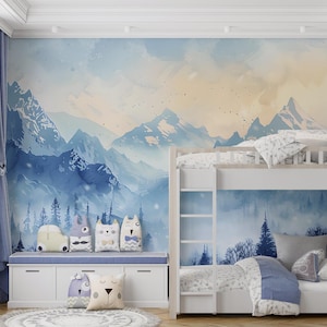 Mural de montaña invernal con acuarela: papel tapiz autoadhesivo para habitación infantil