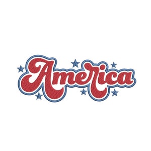 Puede incluir: Parche bordado en rojo y azul con la palabra "America" en una fuente retro. La palabra está rodeada de cinco estrellas blancas.