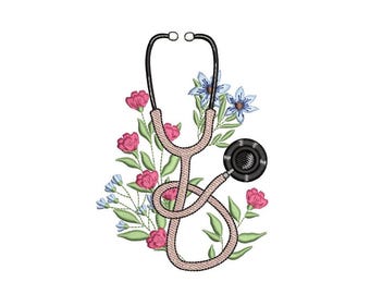 Puede incluir: Un estetoscopio rosa con una pieza de oído negra está rodeado de flores rosas y azules. El estetoscopio es una herramienta médica que se utiliza para escuchar los latidos del corazón y otros sonidos en el cuerpo.
