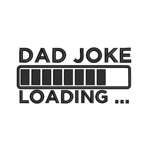 Könnte beinhalten: Schwarzes Stickdesign auf weißem Hintergrund. Der Text lautet "DAD JOKE LOADING..." über einer Ladebalken-Grafik. Der Ladebalken ist teilweise gefüllt, was darauf hindeutet, dass der Witz in Bearbeitung ist.