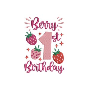 Może przedstawiać: Różowy haft na białym tle. Projekt zawiera słowa "Berry 1st Birthday" w kursywie, trzy truskawki i gwiazdki. Liczba "1" jest wyraźnie widoczna.