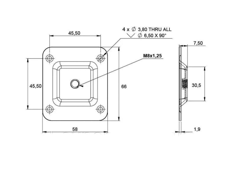 Puede incluir: Una placa met&aacute;lica cuadrada con cuatro agujeros y un agujero central. La placa tiene unas dimensiones de 4,5 cm por 4,5 cm y un grosor de 0,6 cm. La placa tiene un agujero roscado en el centro para montar un tornillo. La placa est&aacute; dise&ntilde;ada para montar un asa u otro objeto.