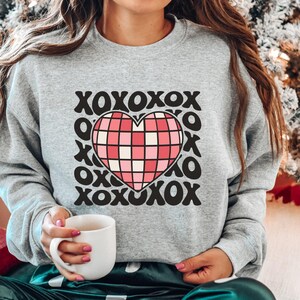 XOXO Sweatshirt, Valentine Sweatshirt, Women Love Heart Cute Crewneck, Cute Valentine Shirt, Valentines Day Sweatshirt, Gift For Her