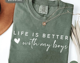 La vida es mejor con mis hijos. Camiseta Comfort Colors, Camiseta para mamá de chicos, Camiseta adorable para mamá, Regalo acogedor para el Día de la Madre, Camiseta para mamá de chicos