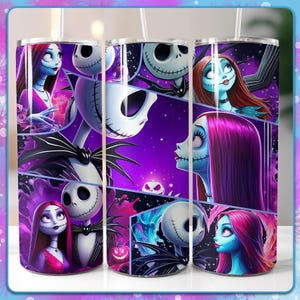Op de afbeelding: Drie roestvrijstalen bekers met een collage-ontwerp van personages uit The Nightmare Before Christmas. Het ontwerp bevat Jack Skellington, Sally en andere elementen in paars en zwart. De bekers hebben een glanzende afwerking.