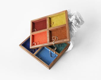 Schmuck Display mit 4 Fächern, Halskette Halter, Ohrring Organisator, Schmuck Aufbewahrung, Holz Schmuck Tablett, handgemachtes Geschenk für Frau