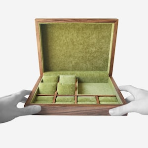 Holz Schmuckschatulle mit Gravur, Luxus Schmuckaufbewahrung, personalisierter Samt Halskette Organizer, Premium Walnuss Schmuckschatulle mit Teilern