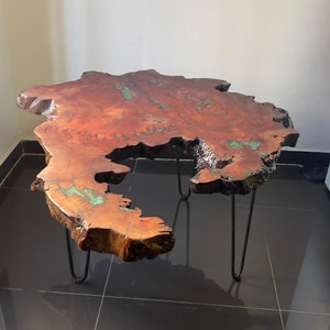 Couchtisch aus Holz und Harz – MAASAI