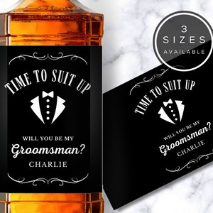 È il momento di vestirsi, etichetta per whisky per proposta di matrimonio, etichetta per whisky personalizzata, etichetta per bicchierino di whisky, regalo per lo sposo, proposta del testimone di nozze, testimone di nozze