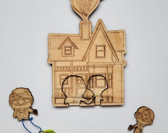 2, 3 oder 4 Charaktere – Movie Up House Personalisierter Schlüsselhalter aus Holz für die Wand, Schlüsselhalter für den Eingangsbereich, Schlüsselanhängerhalter