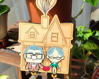 2, 3 oder 4 Charaktere – Movie Up House Personalisierter Schlüsselhalter aus Holz für die Wand, Schlüsselhalter für den Eingangsbereich, Schlüsselanhängerhalter