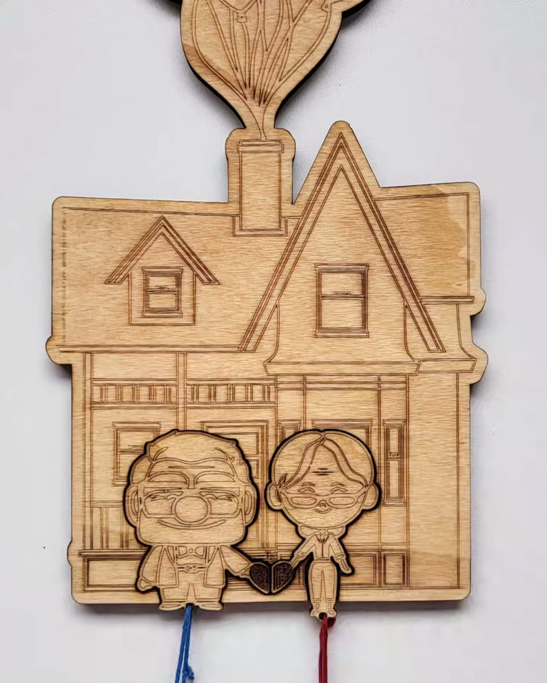 2, 3 oder 4 Charaktere Movie Up House Personalisierter Schlüsselhalter aus Holz für die Wand, Schlüsselhalter für den Eingangsbereich, Schlüsselanhängerhalter Carl & Ellie