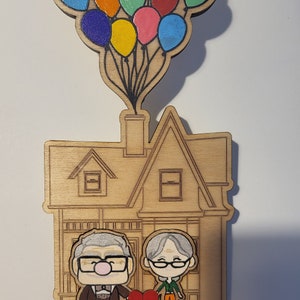 2, 3 oder 4 Charaktere Movie Up House Personalisierter Schlüsselhalter aus Holz für die Wand, Schlüsselhalter für den Eingangsbereich, Schlüsselanhängerhalter Color Carl & Ellie