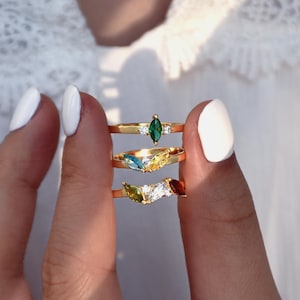 Anillo con piedra natal familiar delicada, anillo con múltiples piedras natales, anillo con piedra natal marquesa para mamá, anillos con piedras natales personalizados, regalo de Navidad.