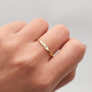 Anillo con letra personalizada, anillo con dos iniciales, anillos para parejas, anillo con inicial delicada, anillo con letra minimalista, anillo ajustable, regalos para el día de la madre para ella